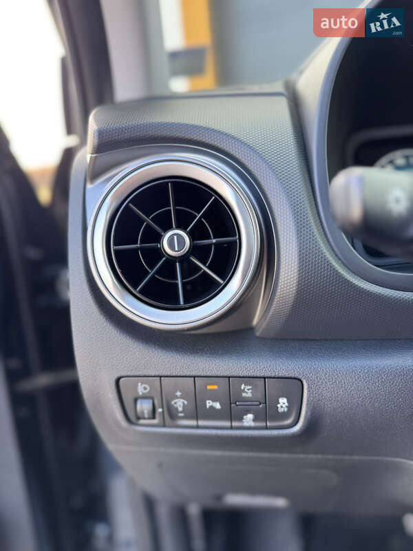 Внедорожник / Кроссовер Hyundai Kona 2022 в Ровно