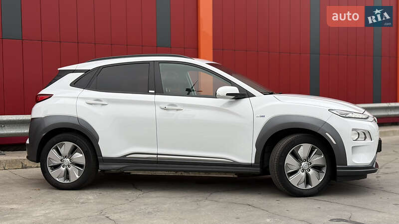 Внедорожник / Кроссовер Hyundai Kona 2020 в Киеве