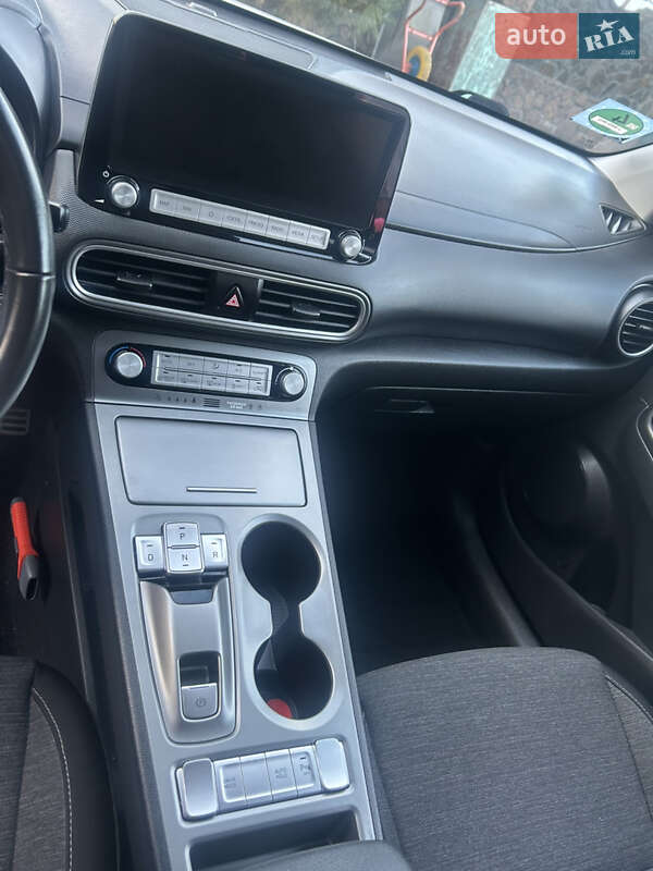 Внедорожник / Кроссовер Hyundai Kona 2020 в Хмельницком