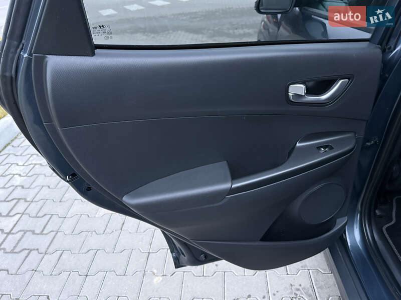 Внедорожник / Кроссовер Hyundai Kona 2023 в Тернополе