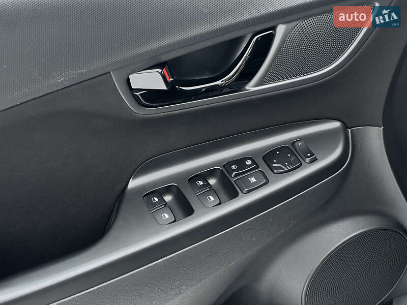 Внедорожник / Кроссовер Hyundai Kona 2020 в Киеве