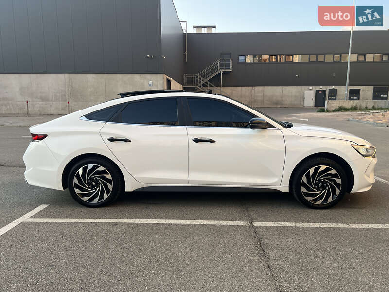 Фастбэк Hyundai Lafesta 2020 в Киеве
