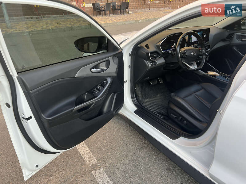 Фастбэк Hyundai Lafesta 2020 в Киеве