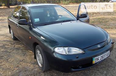 Седан Hyundai Lantra 1995 в Сарнах