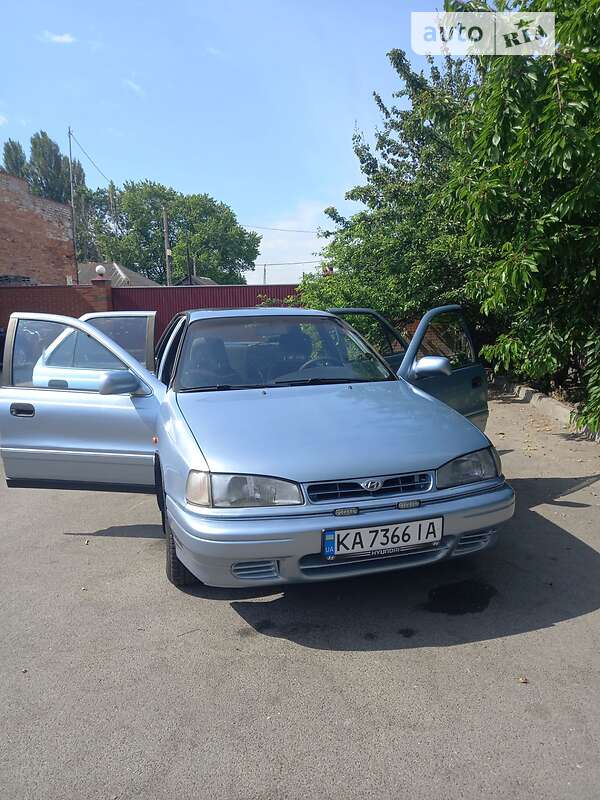 Седан Hyundai Lantra 1992 в Борисполе