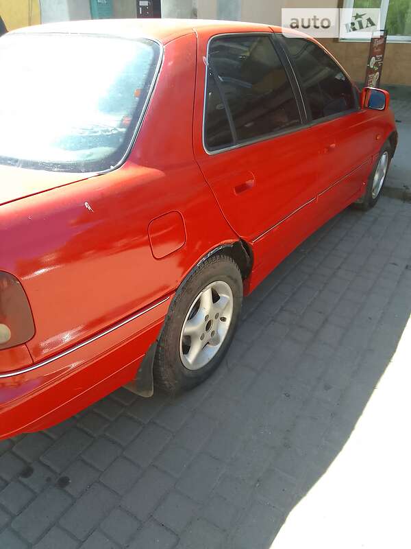 Седан Hyundai Lantra 1995 в Стрию