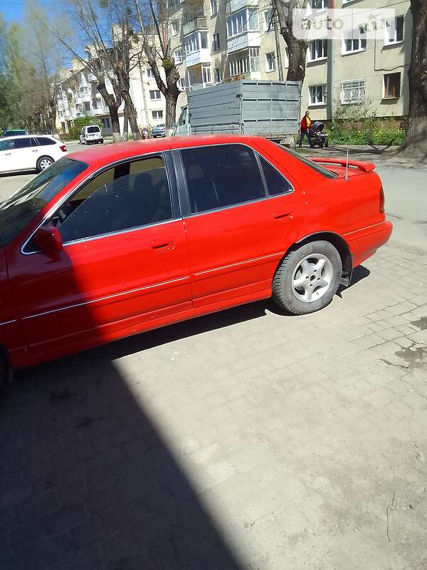 Седан Hyundai Lantra 1995 в Стрию