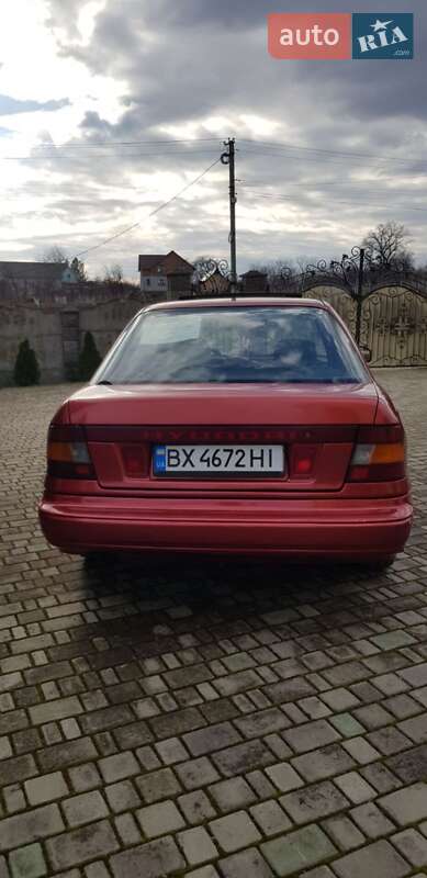 Седан Hyundai Lantra 1993 в Черновцах