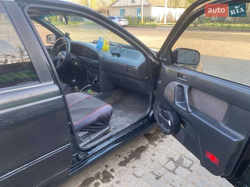 Седан Hyundai Lantra 1994 в Первомайске