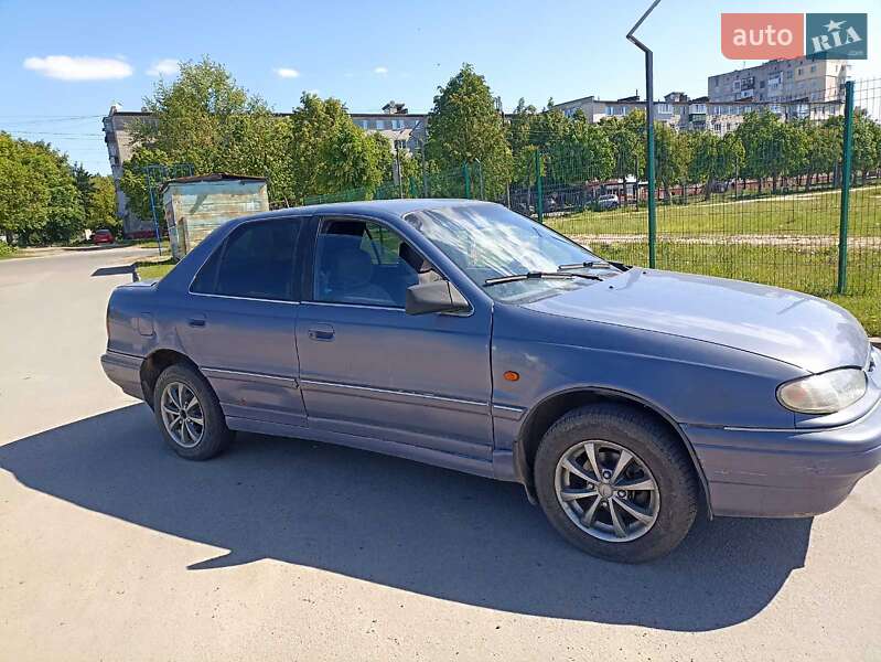 Седан Hyundai Lantra 1994 в Шостці