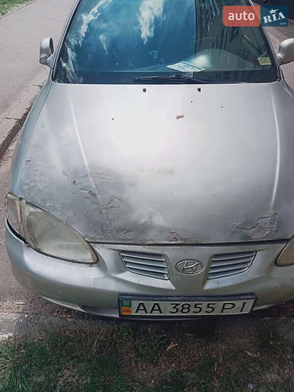 Седан Hyundai Lantra 2000 в Киеве