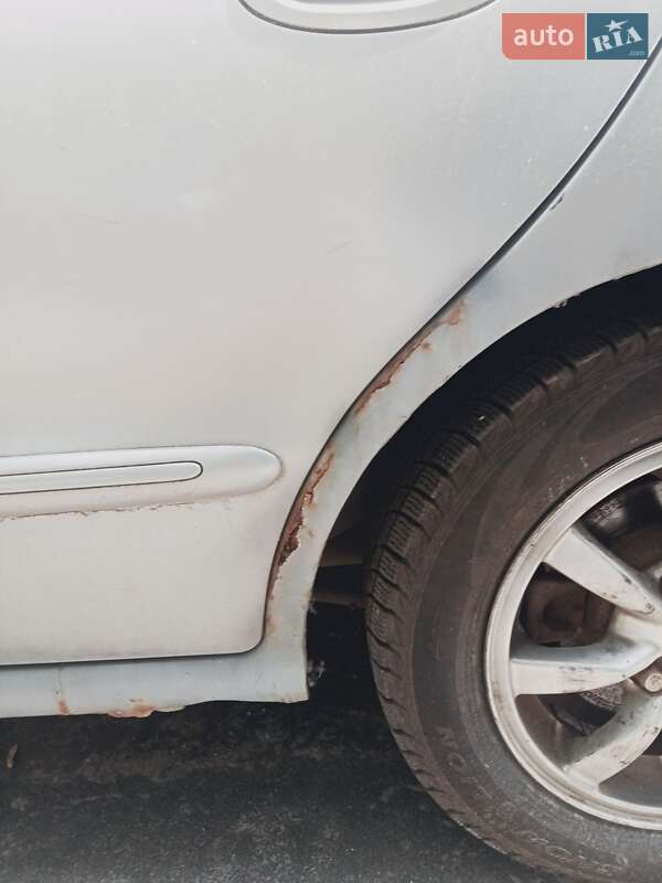 Седан Hyundai Lantra 2000 в Киеве