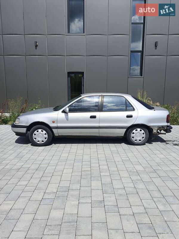 Седан Hyundai Lantra 1993 в Хмельницькому
