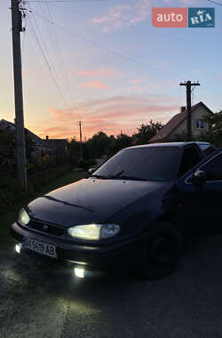 Седан Hyundai Lantra 1993 в Костополе