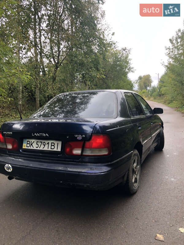 Седан Hyundai Lantra 1994 в Ровно
