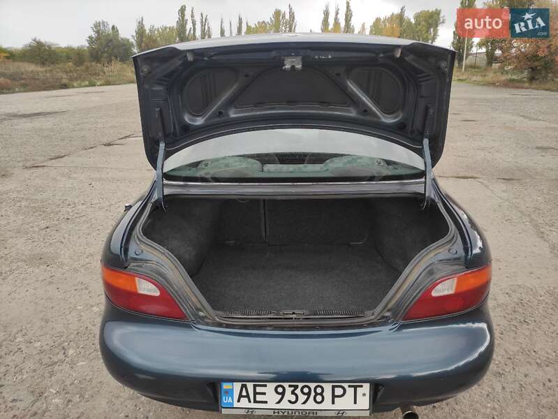 Седан Hyundai Lantra 1995 в Кривом Роге