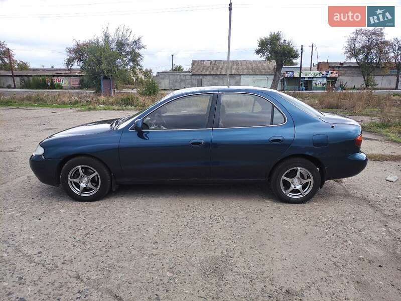 Седан Hyundai Lantra 1995 в Кривом Роге