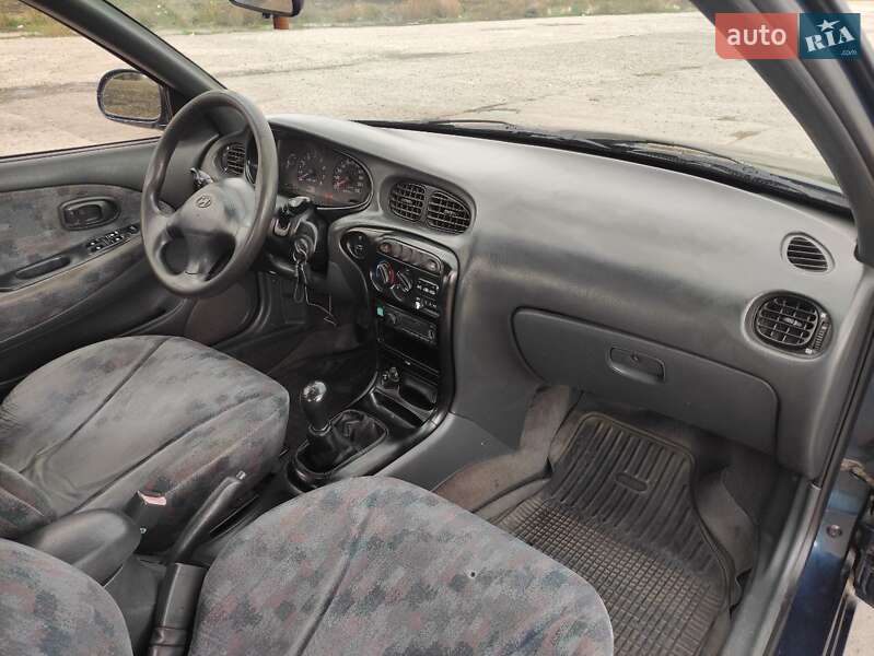 Седан Hyundai Lantra 1995 в Кривом Роге
