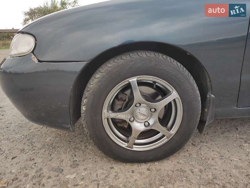 Седан Hyundai Lantra 1995 в Кривом Роге