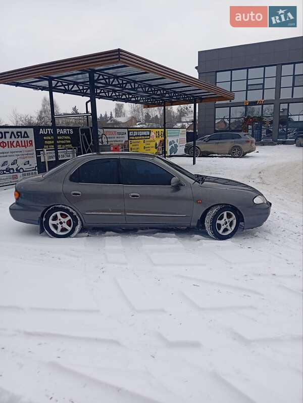 Седан Hyundai Lantra 1999 в Шепетовке