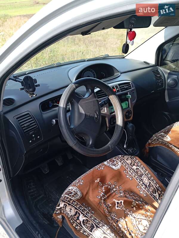 Минивэн Hyundai Matrix 2008 в Стебнику
