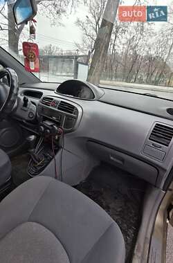 Минивэн Hyundai Matrix 2004 в 