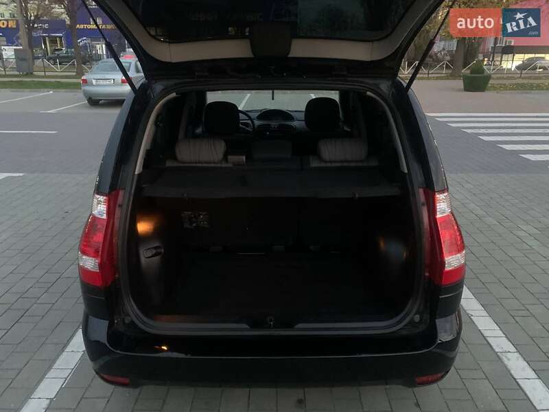 Минивэн Hyundai Matrix 2009 в 