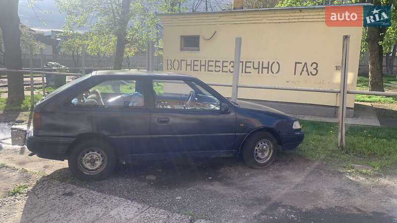 Хэтчбек Hyundai Pony 1993 в 
