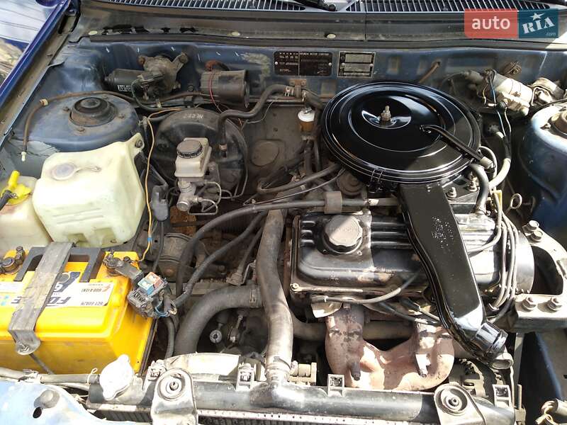 Седан Hyundai Pony 1992 в Ромнах