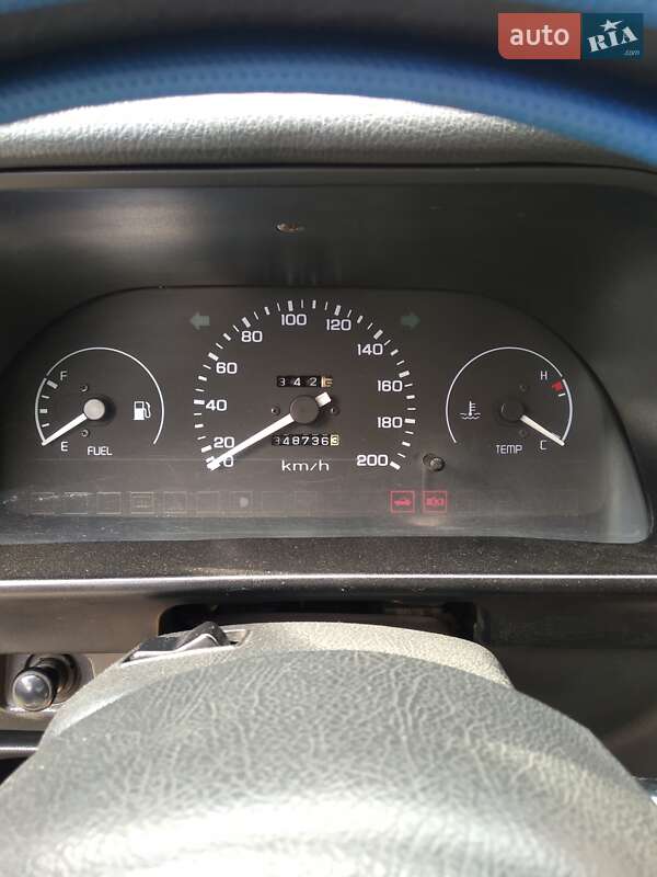 Седан Hyundai Pony 1992 в Ромнах