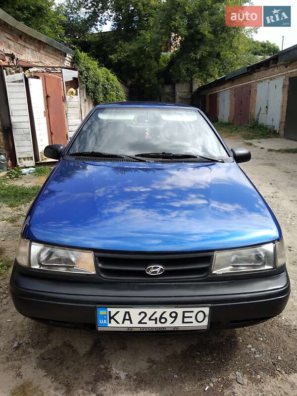 Седан Hyundai Pony 1992 в Ромнах