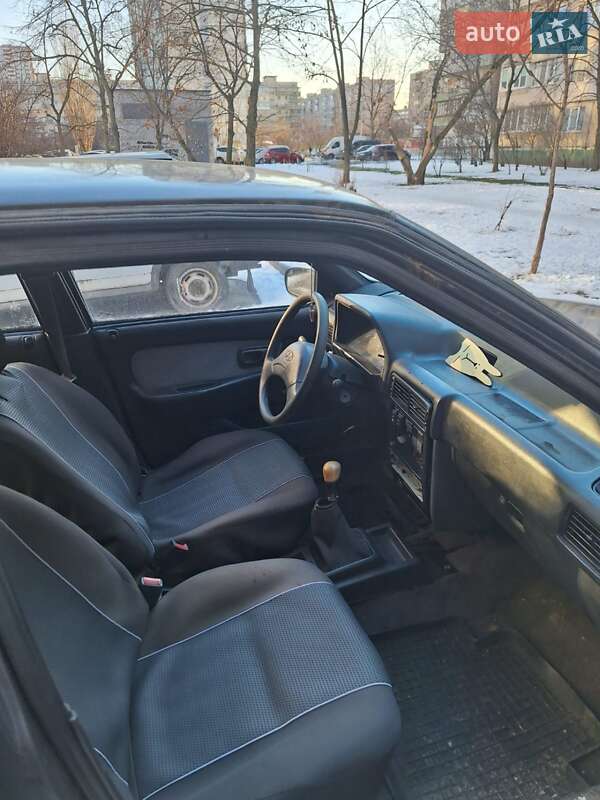 Седан Hyundai Pony 1992 в Киеве