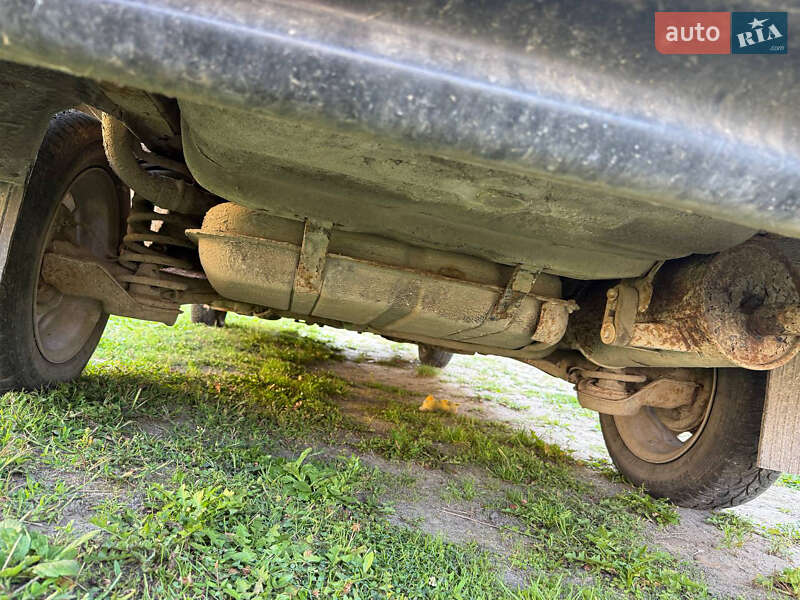 Седан Hyundai Pony 1992 в Львові