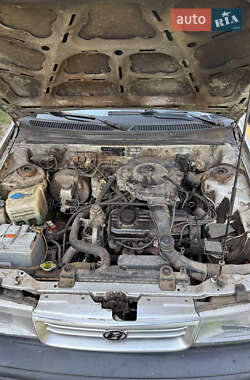 Седан Hyundai Pony 1992 в Львове