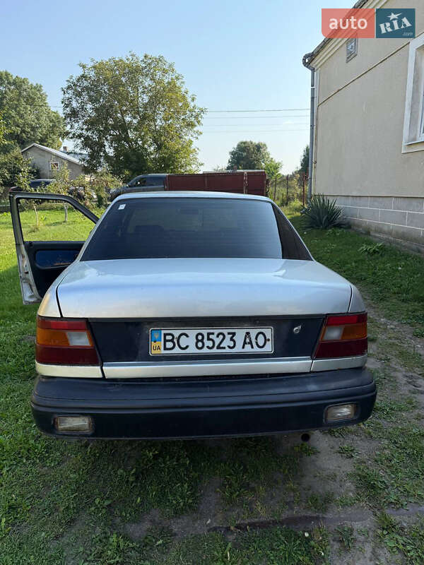 Седан Hyundai Pony 1992 в Львові