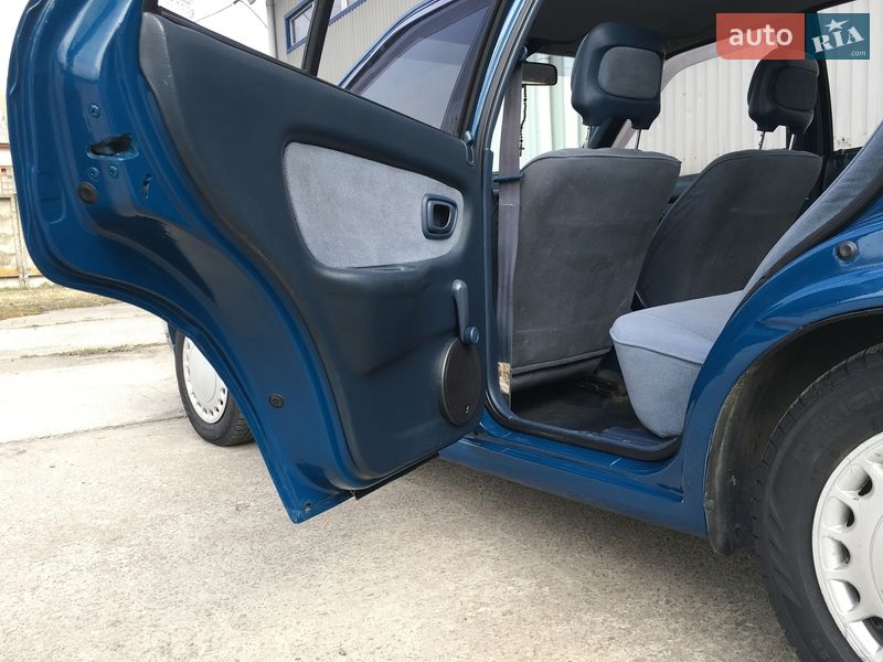 Седан Hyundai Pony 1992 в Вышгороде