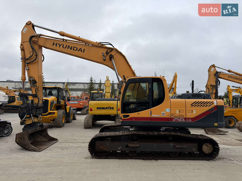 Гусеничный экскаватор Hyundai R 250 NLC-9 2012 в Одессе