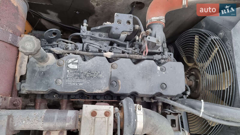 Гусеничный экскаватор Hyundai R 250 NLC-9 2012 в Одессе