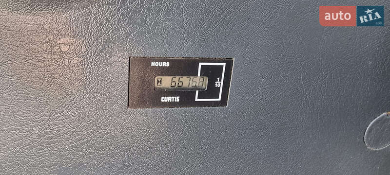 Гусеничный экскаватор Hyundai Robex 220 LC-9A 2012 в Самборе