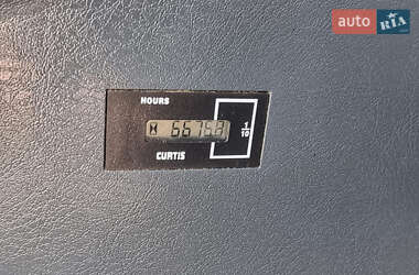 Гусеничный экскаватор Hyundai Robex 220 LC-9A 2012 в 