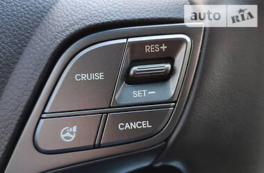 Внедорожник / Кроссовер Hyundai Santa FE 2014 в 