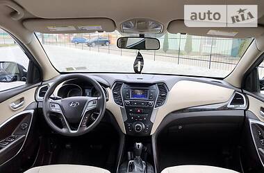 Позашляховик / Кросовер Hyundai Santa FE 2016 в 