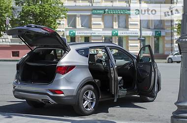 Внедорожник / Кроссовер Hyundai Santa FE 2018 в 