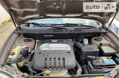 Внедорожник / Кроссовер Hyundai Santa FE 2005 в 