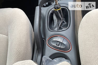 Внедорожник / Кроссовер Hyundai Santa FE 2005 в 
