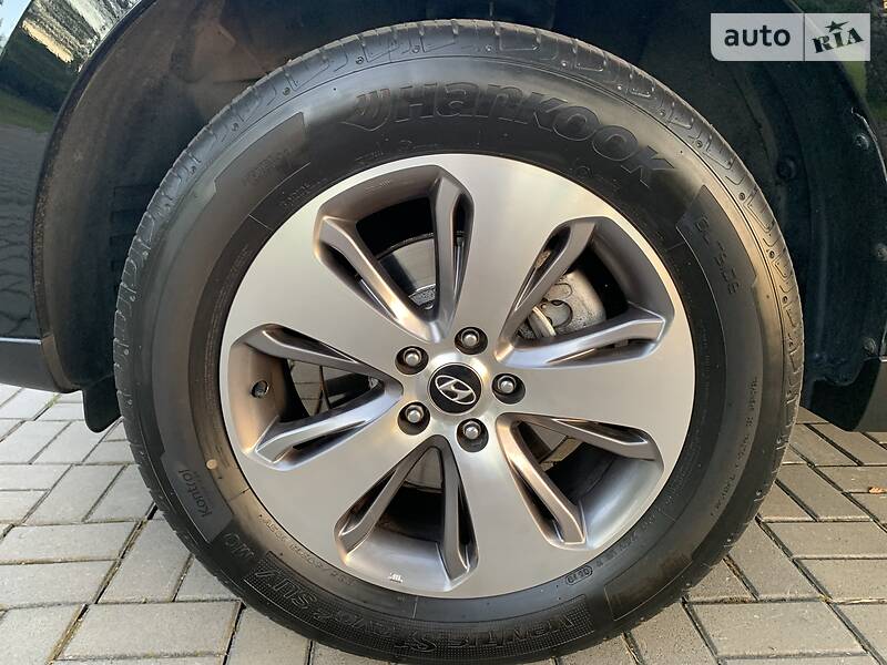 Позашляховик / Кросовер Hyundai Santa FE 2011 в Луцьку