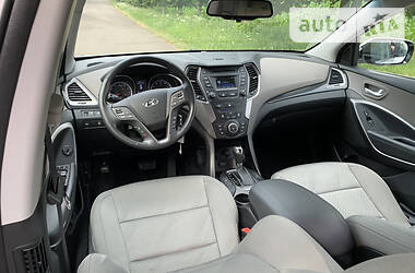 Позашляховик / Кросовер Hyundai Santa FE 2014 в 
