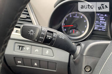 Позашляховик / Кросовер Hyundai Santa FE 2014 в 