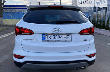 Внедорожник / Кроссовер Hyundai Santa FE 2017 в Киеве