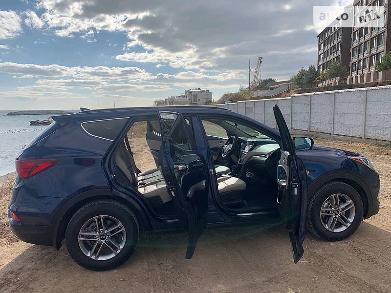 Внедорожник / Кроссовер Hyundai Santa FE 2017 в Черноморске